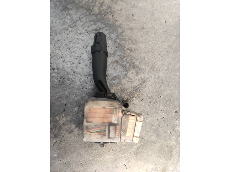 Recambio de mando luces para toyota corolla verso (r1) 2.2 d-4d luna referencia OEM IAM 173650  