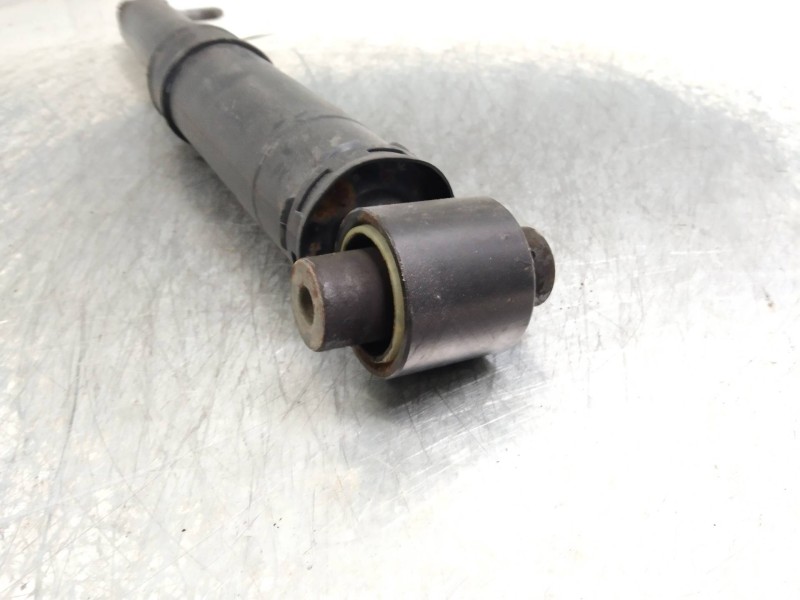 Recambio de amortiguador trasero para renault megane ii classic berlina 1.5 dci diesel referencia OEM IAM   