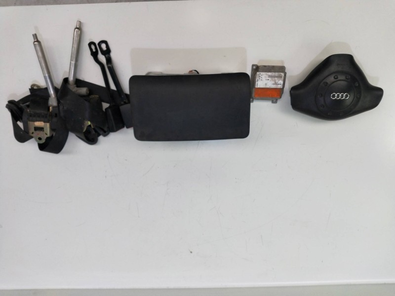 Recambio de kit airbag para audi a4 berlina (b5) 1.9 tdi referencia OEM IAM    Recambio de kit airbag para audi a4 berlina (b5) 1.9 tdi referencia OEM IAM