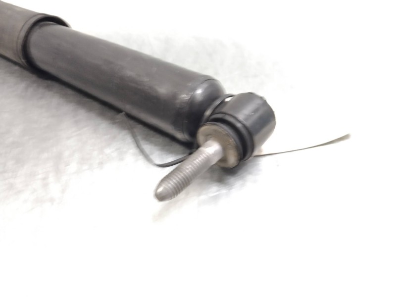 Recambio de amortiguador trasero para renault megane iii berlina 5 p dynamique referencia OEM IAM   
