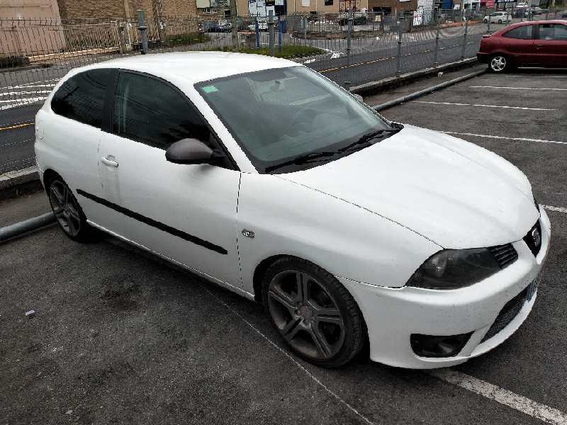 seat ibiza (6l1) del año 2002