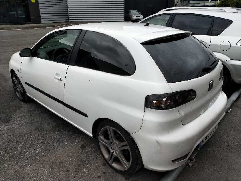 seat ibiza (6l1) del año 2002