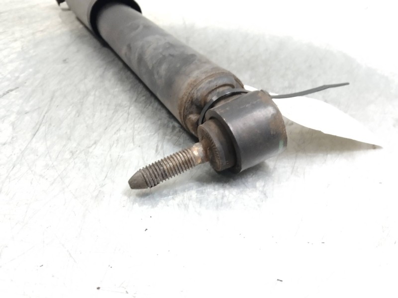 Recambio de amortiguador trasero para renault scenic ii 1.6 16v referencia OEM IAM   