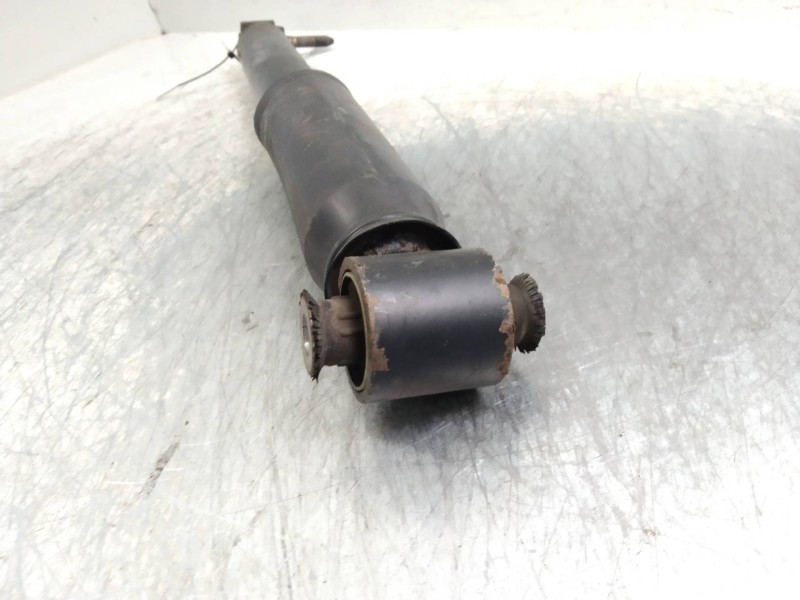 Recambio de amortiguador trasero para renault scenic ii 1.6 16v referencia OEM IAM   