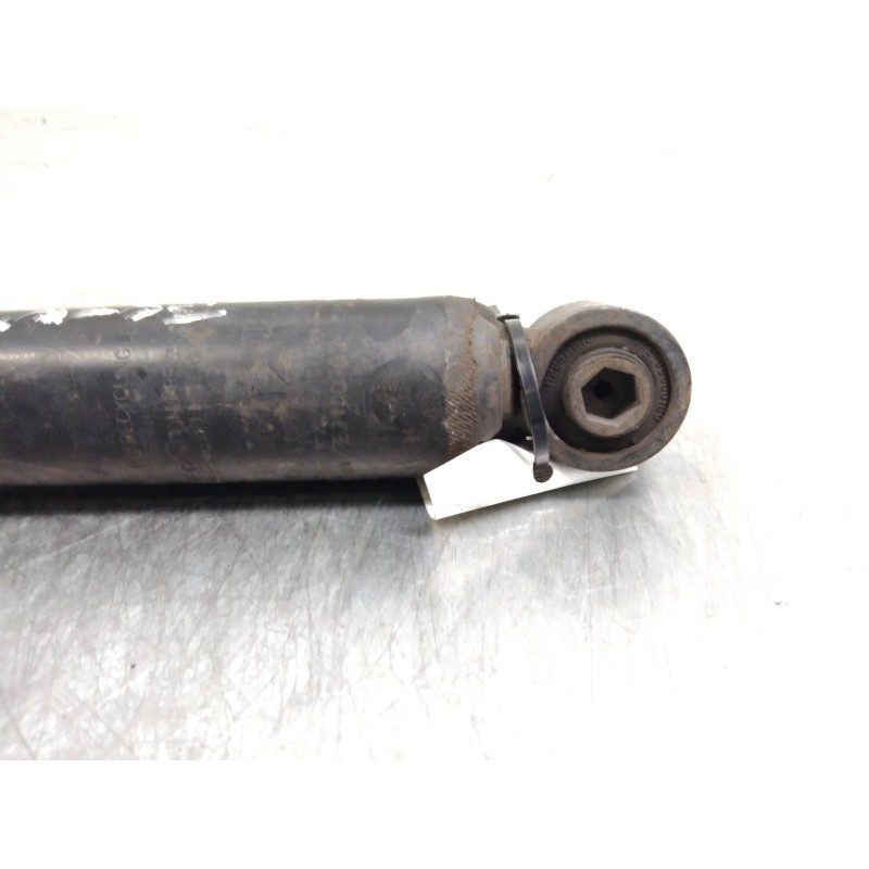 Recambio de amortiguador trasero para renault scenic ii 1.5 dci diesel referencia OEM IAM   
