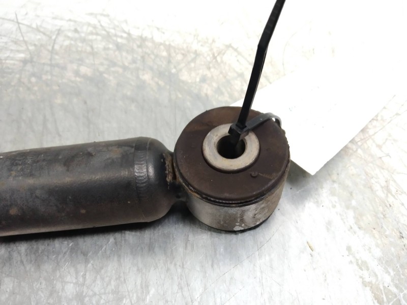 Recambio de amortiguador trasero para renault twingo authentique referencia OEM IAM   