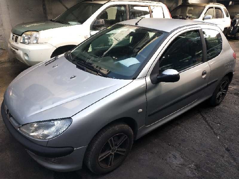 peugeot 206 berlina del año 2000