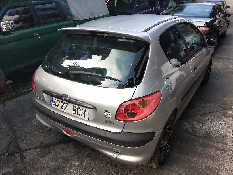 peugeot 206 berlina del año 2000