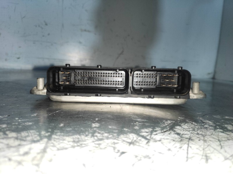 Recambio de centralita motor uce para volkswagen polo berlina (6n2) trendline referencia OEM IAM 0281001940 045906019 BOSCH