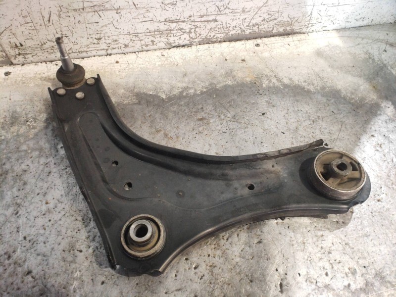 Recambio de brazo suspension inferior delantero derecho para renault laguna iii dynamique referencia OEM IAM 545000002RD  