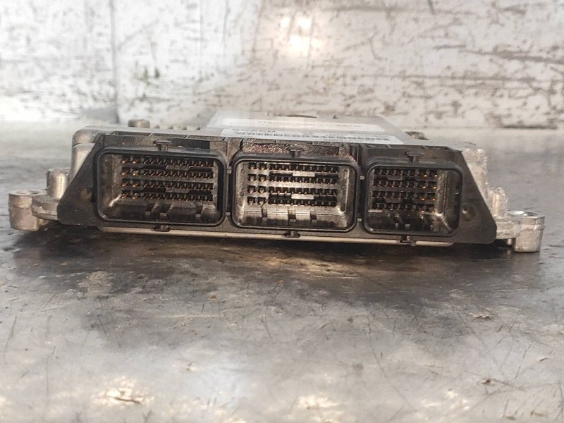 Recambio de centralita motor uce para renault laguna iii dynamique referencia OEM IAM 0281014646 8200726880 8200905110