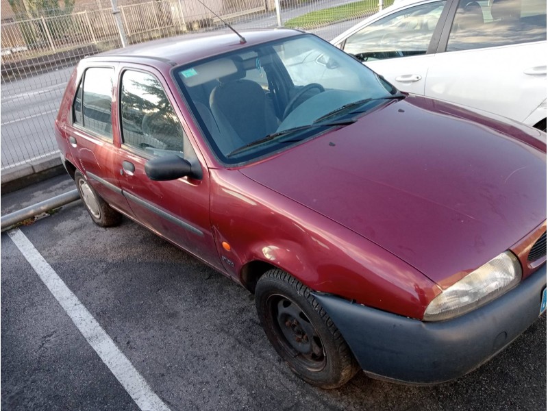 ford fiesta berlina del año 1996