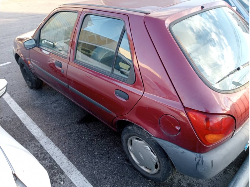 ford fiesta berlina del año 1996