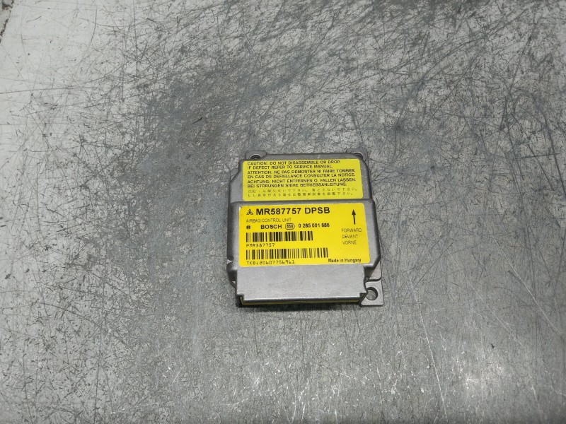 Recambio de centralita airbag para mitsubishi colt berlina 5 (z30a) 1.3 inform (d) referencia OEM IAM 0285001686 MR587757 