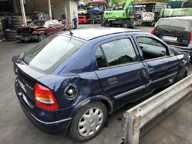 opel astra g berlina del año 2000