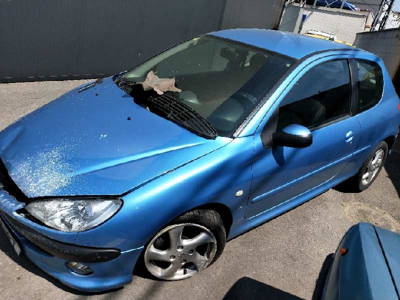 peugeot 206 berlina del año 2001