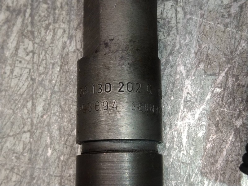 Recambio de inyector para seat leon (1m1) signo referencia OEM IAM 0432193694 028130202Q 