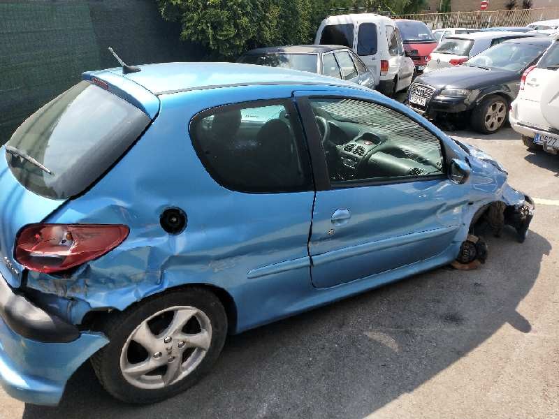 peugeot 206 berlina del año 2001