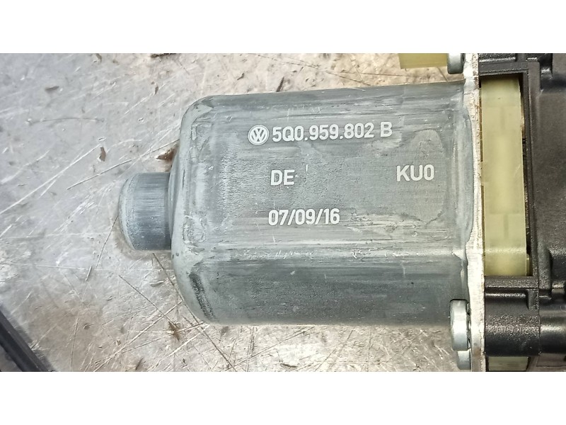Recambio de elevalunas delantero derecho para volkswagen golf vii lim. (bq1) sport referencia OEM IAM 5G4837462H  