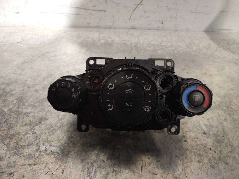 Recambio de mando calefaccion / aire acondicionado para ford fiesta (cb1) ambiente referencia OEM IAM 8A6119980AE 8A60911062B 