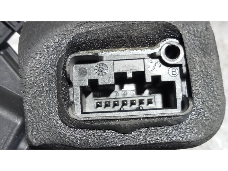 Recambio de motor cierre centralizado trasero derecho para volkswagen golf vii lim. (bq1) sport referencia OEM IAM 5K4839016R  