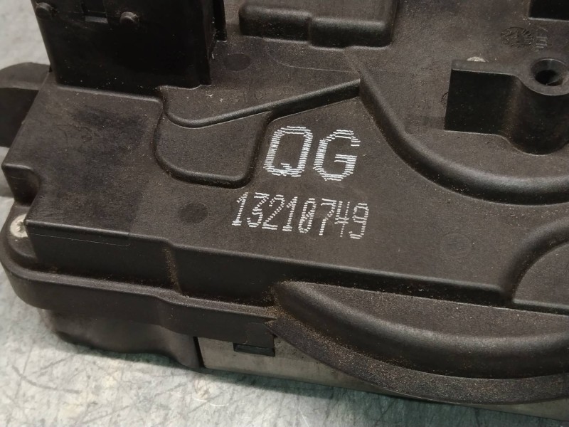 Recambio de motor cierre centralizado delantero derecho para opel astra gtc enjoy referencia OEM IAM 13210749 3P 3P