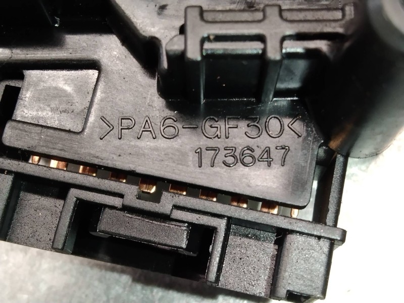 Recambio de mando limpia para toyota yaris (ncp1/nlp1/scp1) 1.0 linea luna referencia OEM IAM 173647  