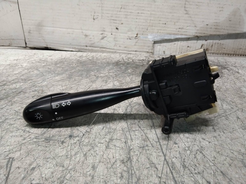 Recambio de mando luces para toyota yaris (ncp1/nlp1/scp1) 1.0 linea luna referencia OEM IAM 1736481  