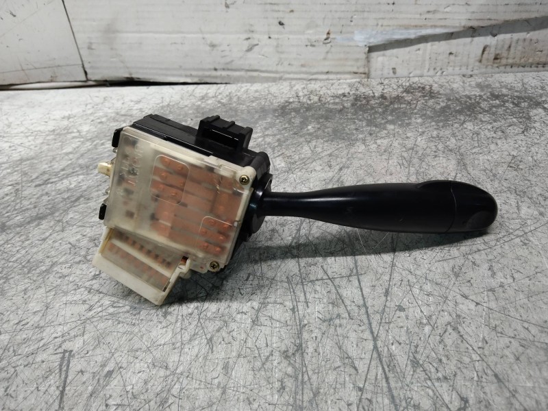 Recambio de mando luces para toyota yaris (ncp1/nlp1/scp1) 1.0 linea luna referencia OEM IAM 1736481  