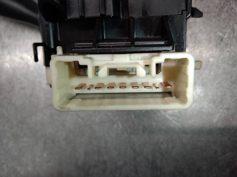 Recambio de mando luces para toyota yaris (ncp1/nlp1/scp1) 1.0 linea luna referencia OEM IAM 1736481  