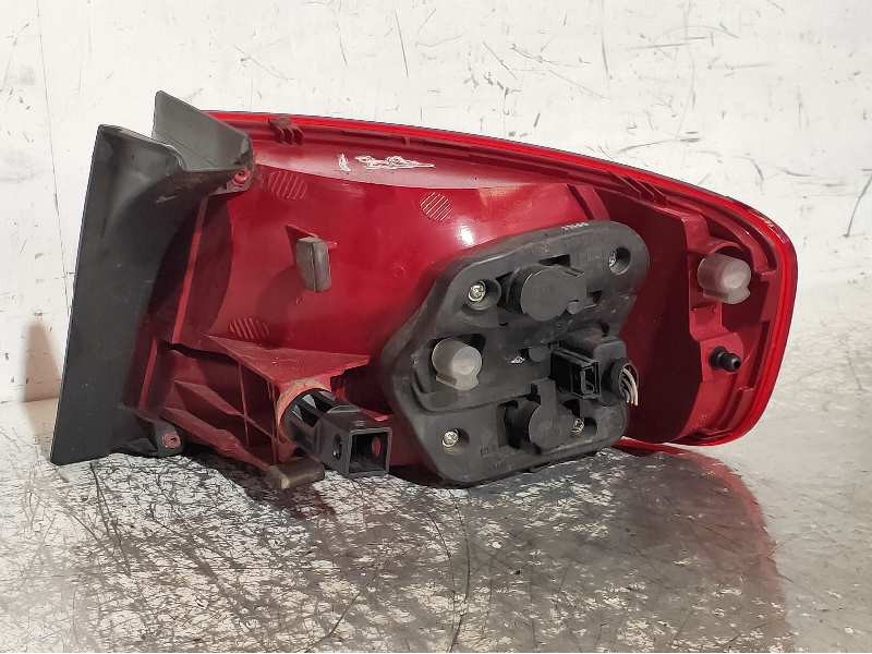 Recambio de piloto trasero izquierdo para audi a4 ber. (b8) referencia OEM IAM    Recambio de piloto trasero izquierdo para audi a4 ber. (b8) referencia OEM IAM