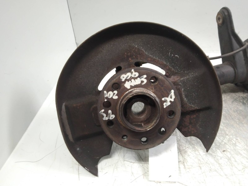 Recambio de mangueta delantera derecha para saab 900 berlina 2.0 referencia OEM IAM   