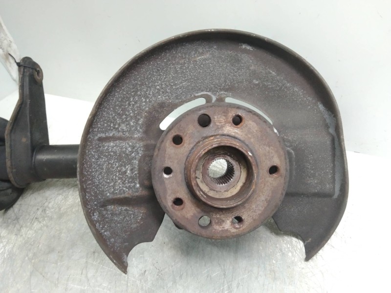 Recambio de mangueta delantera izquierda para saab 900 coupé 2.0 cat referencia OEM IAM   