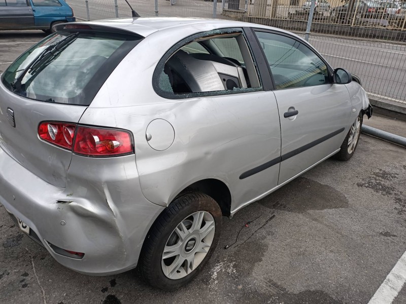 seat ibiza (6l1) del año 2002