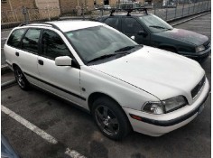 volvo v40 familiar del año 2000