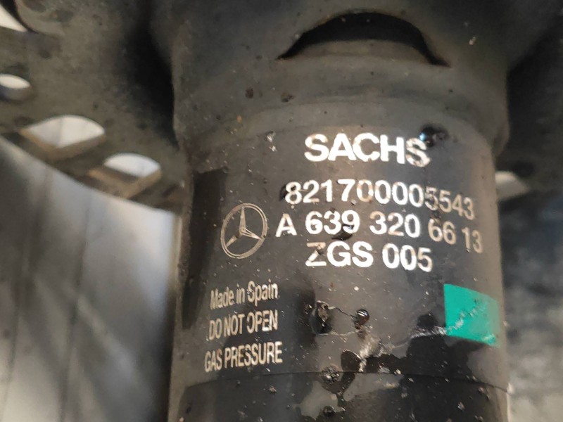 Recambio de amortiguador delantero derecho para mercedes vito kasten (639) 113 cdi lang (639.603) referencia OEM IAM A6393206613