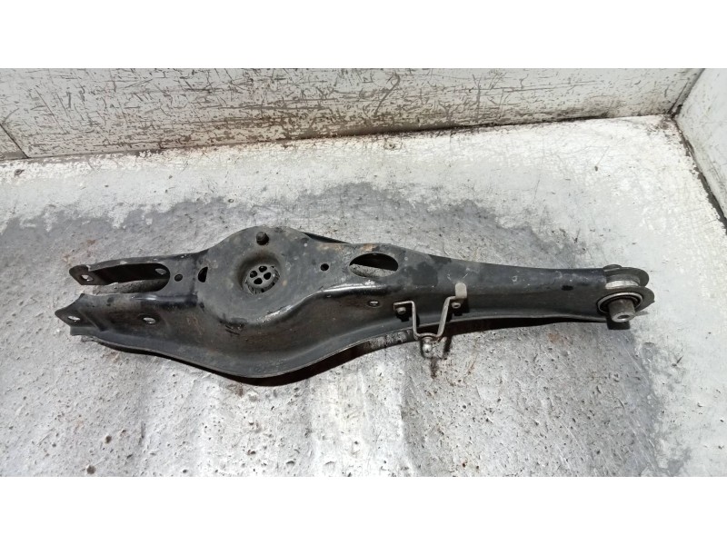 Recambio de brazo suspension inferior trasero izquierdo para volkswagen golf vii lim. (bq1) sport referencia OEM IAM 5Q0505311D 
