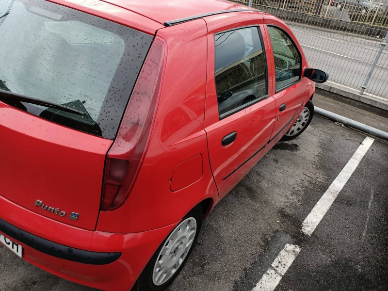 fiat punto berlina (188) del año 2000