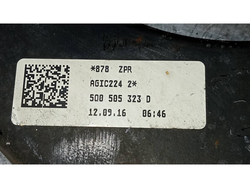 Recambio de brazo suspension superior trasero izquierdo para volkswagen golf vii lim. (bq1) sport referencia OEM IAM 5Q0505323D 