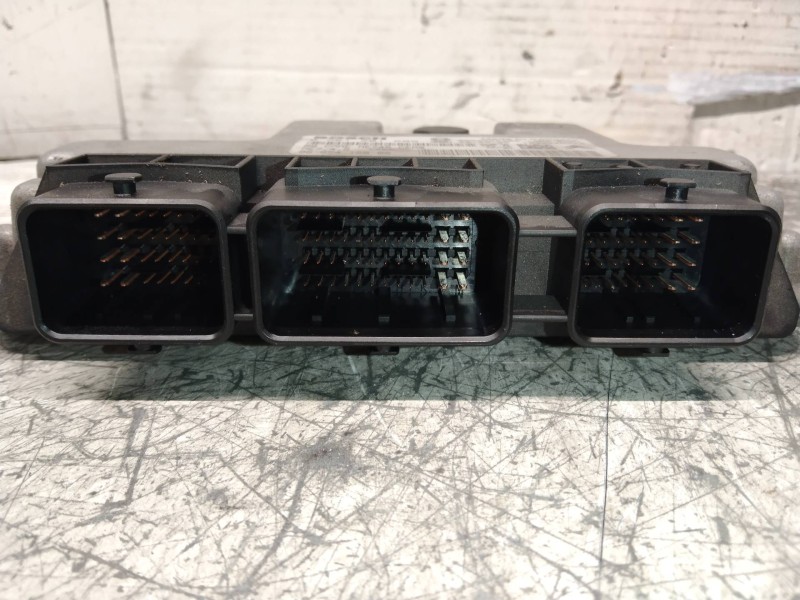 Recambio de centralita motor uce para citroen c4 sedan collection referencia OEM IAM 0261201609 9665415880 ME745