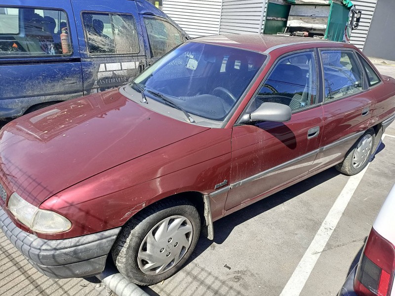 opel astra f berlina del año 1996