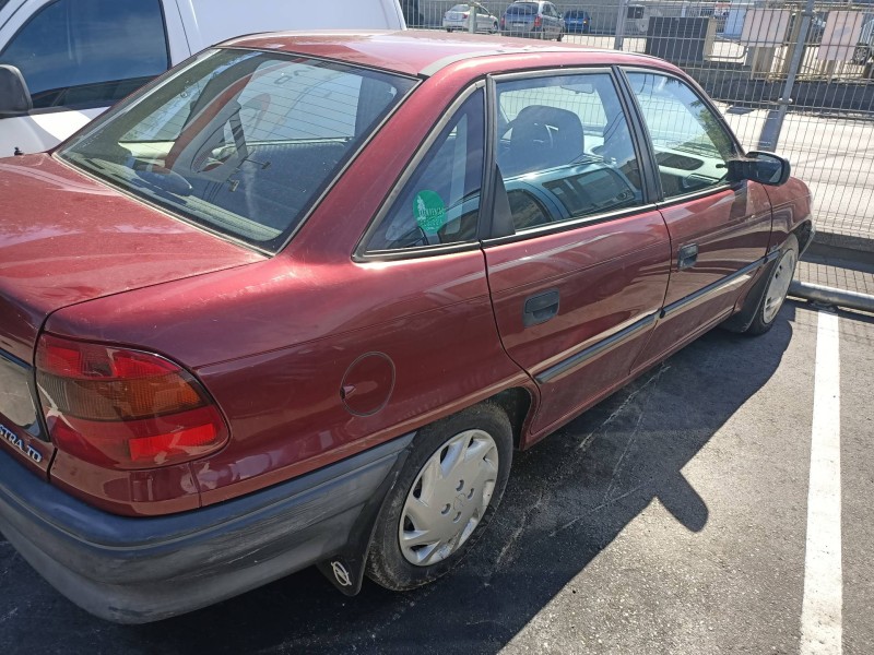 opel astra f berlina del año 1996