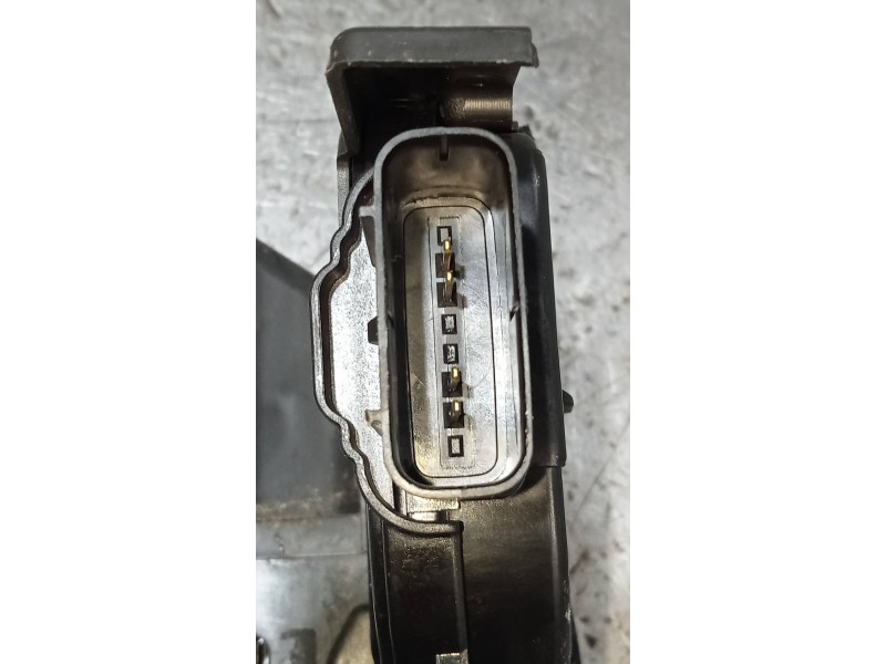 Recambio de motor cierre centralizado delantero derecho para kia rio (yb) drive referencia OEM IAM 81320H8050  