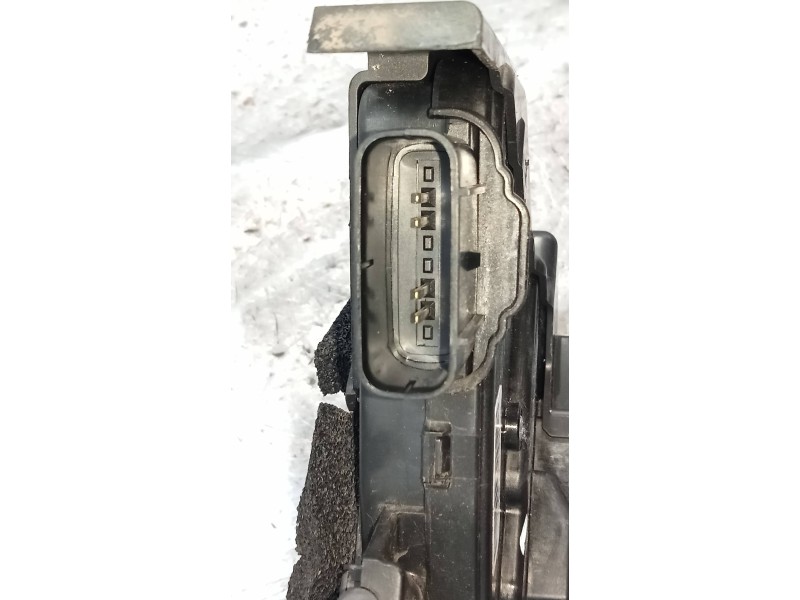 Recambio de motor cierre centralizado trasero izquierdo para kia rio (yb) drive referencia OEM IAM 81410H8010  