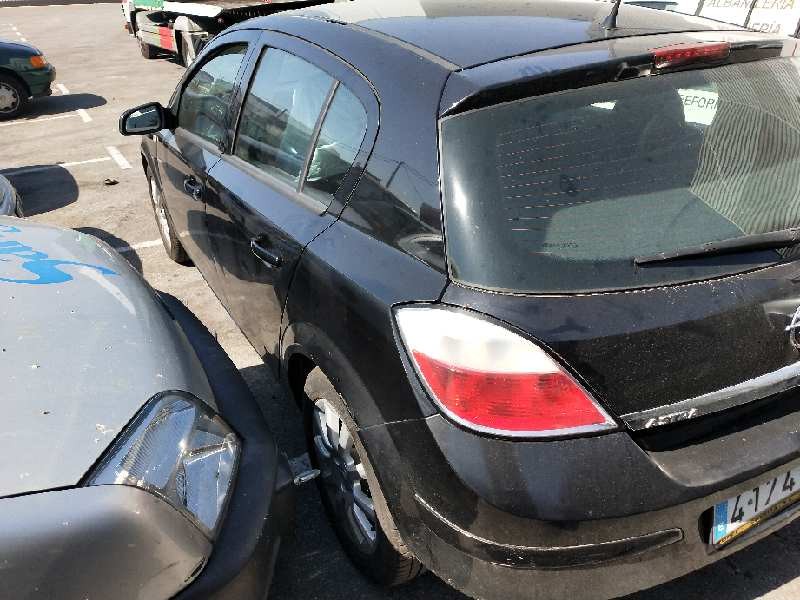 opel astra h berlina del año 2004