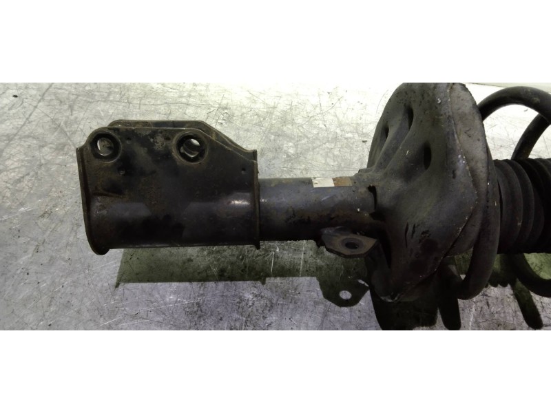 Recambio de amortiguador delantero derecho para mazda premacy (cp) td exclusive (74kw) referencia OEM IAM CB8034900A  