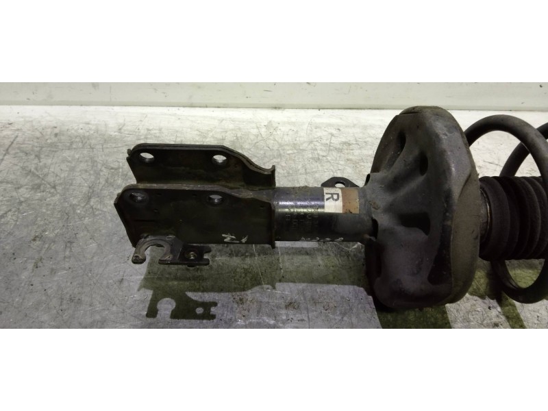Recambio de amortiguador delantero izquierdo para mazda premacy (cp) td exclusive (74kw) referencia OEM IAM CB8034700A  