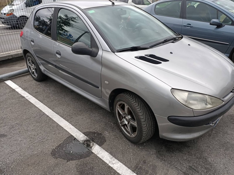 peugeot 206 berlina del año 2001