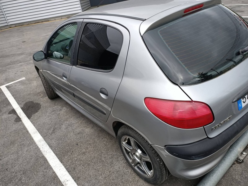 peugeot 206 berlina del año 2001