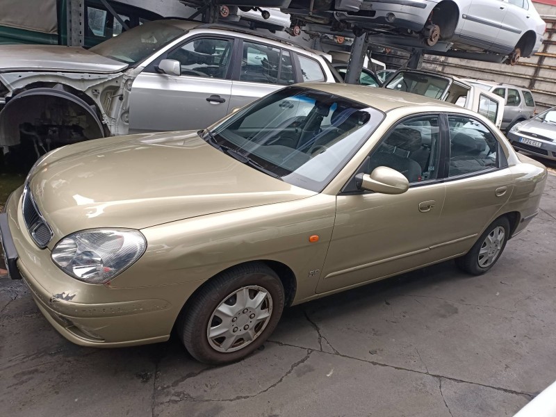daewoo nubira berlina del año 2000